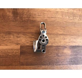 Viadana Block 17mm Triple Becket V Jam Cleat