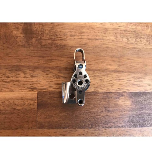 Viadana Block 17mm Triple Becket V Jam Cleat