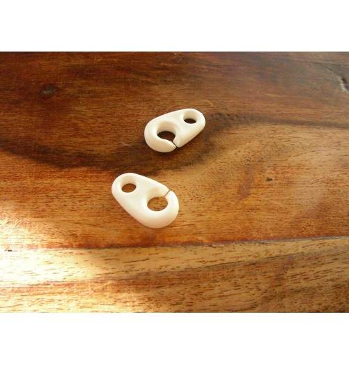 Inglefield Plastic Hook 23mm